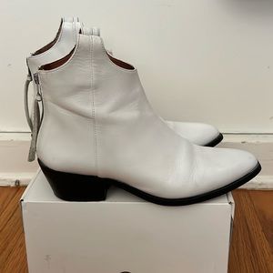 BEAT SHOES, White Ankle Cowgirl Booties